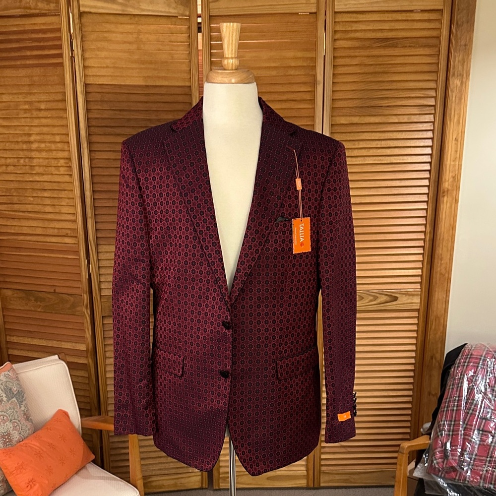 TALLIA Burgundy Geometric Blazer